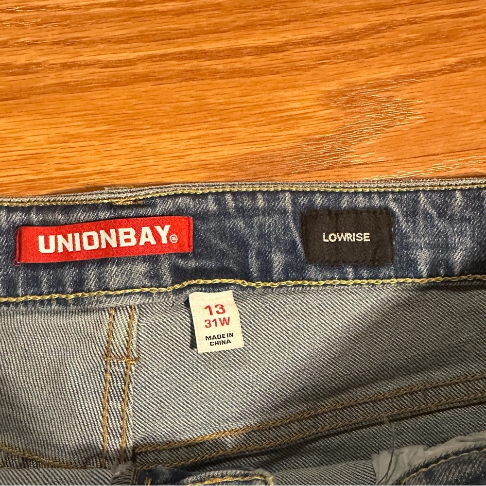 NWT UNIONBAY Jean Shorts with decorative pockets size 13/31 - Picture 3 of 6